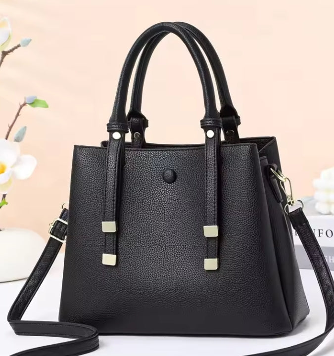 Elegant Daily Crossbody Bag – شنطة شيك عملية للأم والبنوتة