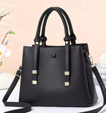 Elegant Daily Crossbody Bag – شنطة شيك عملية للأم والبنوتة